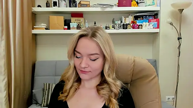 Snapshot of Kara_Smith_ chatting on 03.09.25 Kara Smith  online show from 03.09.25