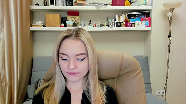 Snapshot of Kara_Smith_ chatting on 03.16.25 Kara Smith  online show from 03.16.25