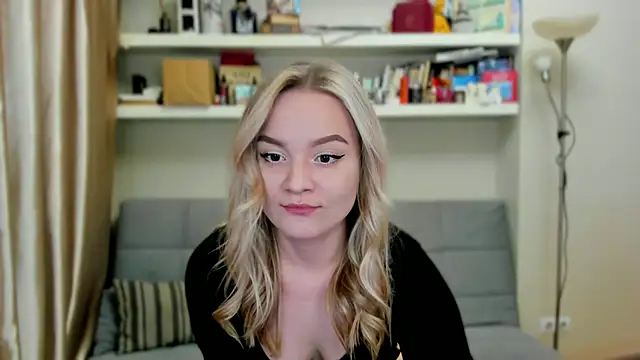 Snapshot of Kara_Smith_ chatting on 10.01.25 Kara Smith  online show from 10.01.25