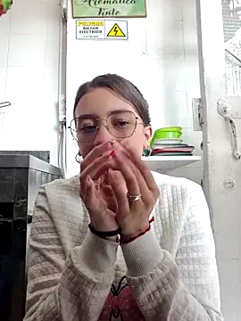 Snapshot of HOLY_DOLL chatting on 10.03.25 HOLY DOLL online show from 10.03.25