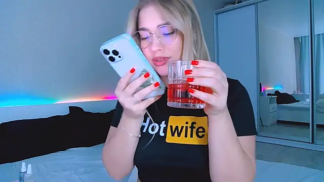 Snapshot of DIANAxxxDIAMOND chatting on 09.20.25 DIANAxxxDIAMOND online show from 09.20.25