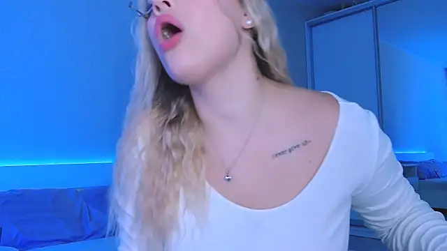 Snapshot of DIANAxxxDIAMOND chatting on 10.04.25 DIANAxxxDIAMOND online show from 10.04.25