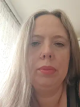 Snapshot of Irina3718 chatting on 10.13.25 Irina3718 online show from 10.13.25