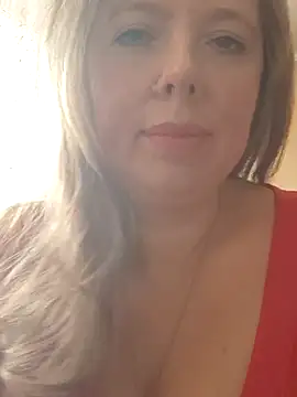 Snapshot of Irina3718 chatting on 10.17.25 Irina3718 online show from 10.17.25