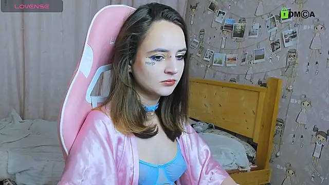 Snapshot of Elaine_Hard chatting on 11.18.25 Elaine Hard online show from 11.18.25