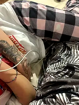 Snapshot of LexieB chatting on 11.04.25 LexieB online show from 11.04.25