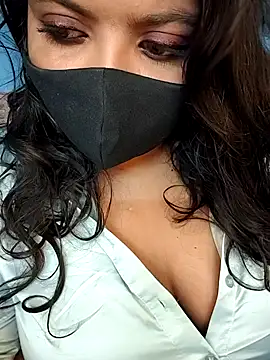 Snapshot of Tamil_hot_whiskey_girl chatting on 03.17.25 Tamil hot whiskey girl online show from 03.17.25