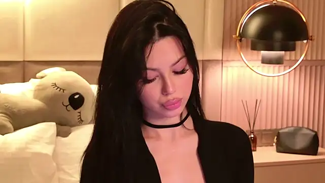 Leya Foxhall online show from 11.20.25