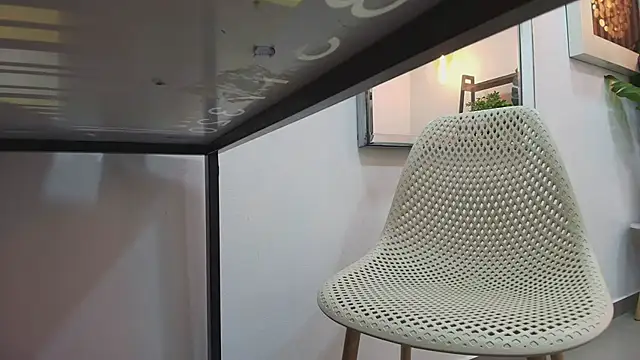 Snapshot of Coral_Lise chatting on 09.22.25 Coral Lise online show from 09.22.25