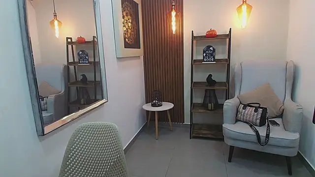 Coral Lise online show from 10.25.25