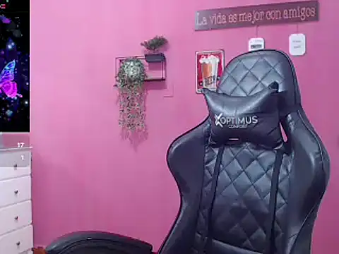 Snapshot of Anttonella_Pons chatting on 03.18.25 Anttonella Pons online show from 03.18.25