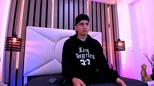 Jhojan twink online show from 10.22.25