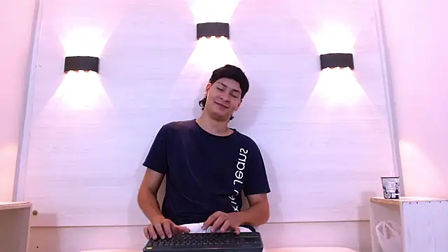 Jhojan twink online show from 11.22.25