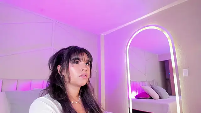 Snapshot of Eimmy_bm chatting on 10.11.25 Eimmy bm online show from 10.11.25