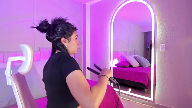 Snapshot of Eimmy_bm chatting on 10.12.25 Eimmy bm online show from 10.12.25