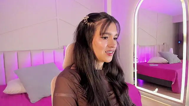 Snapshot of Eimmy_bm chatting on 10.29.25 Eimmy bm online show from 10.29.25