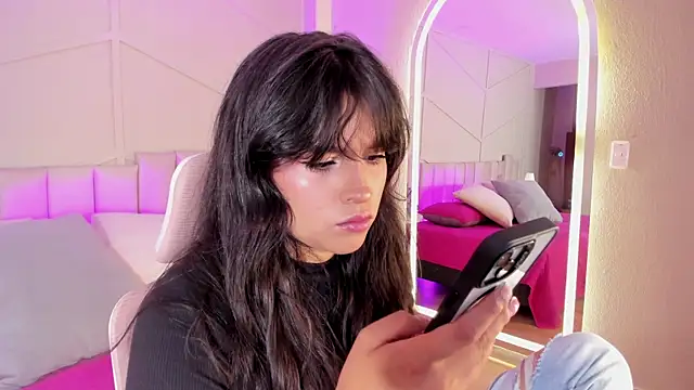 Snapshot of Eimmy_bm chatting on 10.30.25 Eimmy bm online show from 10.30.25