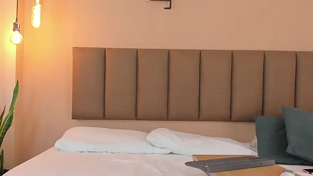 honeygray02 online show from 10.31.25