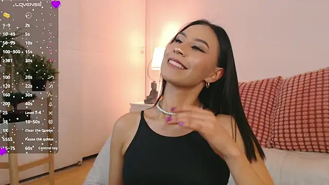Snapshot of Valen_ross_ chatting on 09.17.25 Valen ross online show from 09.17.25