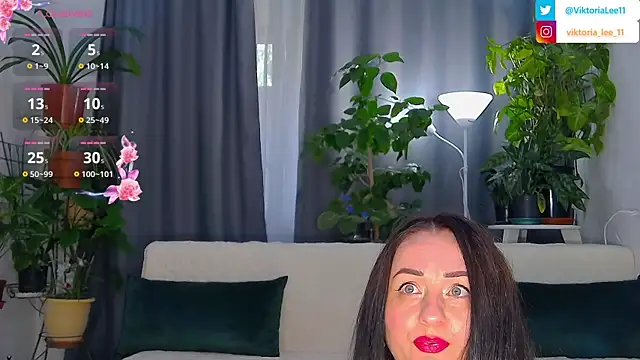 Snapshot of Viktoriafayx chatting on 09.15.25 Viktoriafayx online show from 09.15.25