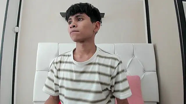 Snapshot of Ethan_Westt chatting on 09.22.25 Ethan Westt online show from 09.22.25