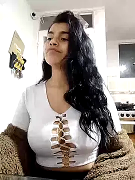 Snapshot of AlanaHotxx chatting on 03.20.25 AlanaHotxx online show from 03.20.25