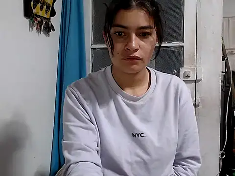 Snapshot of AlanaHotxx chatting on 10.17.25 AlanaHotxx online show from 10.17.25