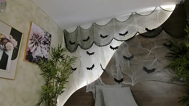 mia lacy  online show from 11.05.25