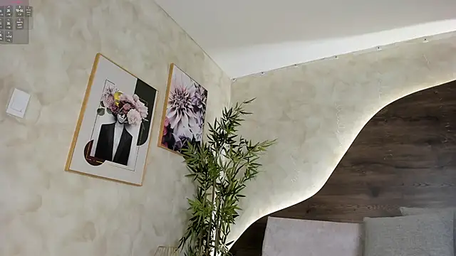 mia lacy  online show from 11.07.25