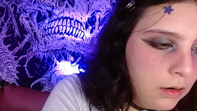 Snapshot of mikaskullcs chatting on 10.16.25 mikaskullcs online show from 10.16.25