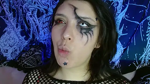 Snapshot of mikaskullcs chatting on 10.18.25 mikaskullcs online show from 10.18.25