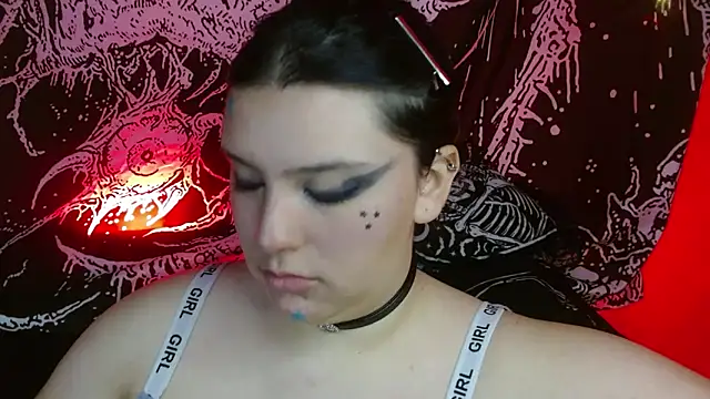 Snapshot of mikaskullcs chatting on 10.20.25 mikaskullcs online show from 10.20.25
