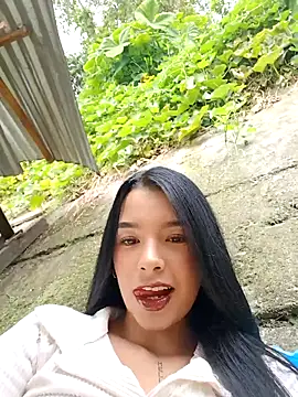 Snapshot of adrianagilton chatting on 09.08.25 adrianagilton online show from 09.08.25