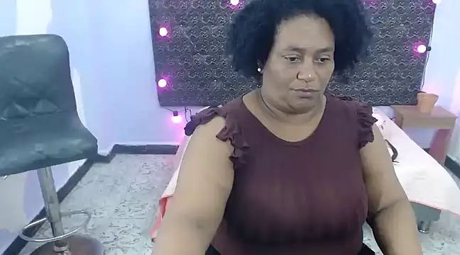 Snapshot of Sharon-stager chatting on 03.21.25 Sharon-stager online show from 03.21.25