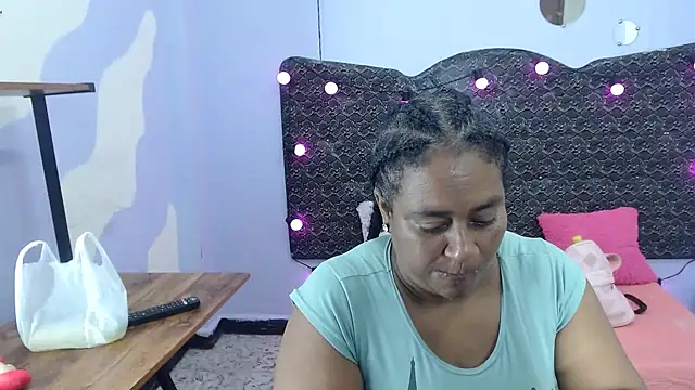 Snapshot of Sharon-stager chatting on 09.16.25 Sharon-stager online show from 09.16.25