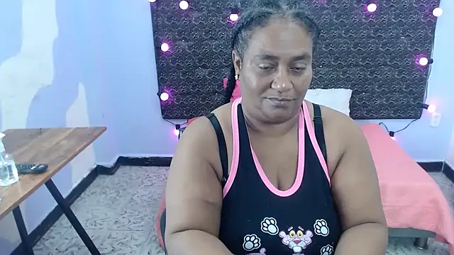 Snapshot of Sharon-stager chatting on 09.18.25 Sharon-stager online show from 09.18.25