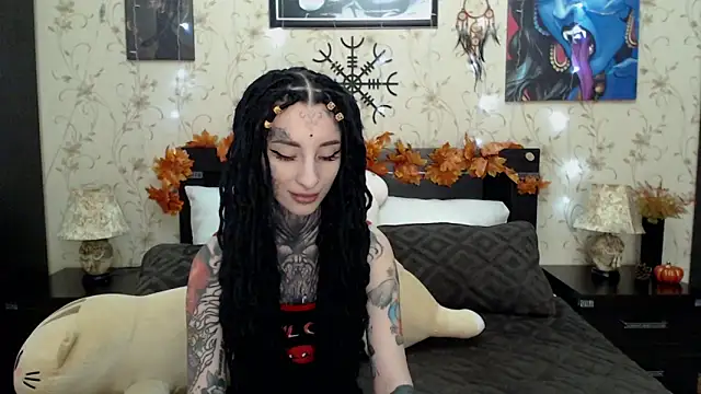 Snapshot of Velvetbat chatting on 10.19.25 Velvetbat online show from 10.19.25