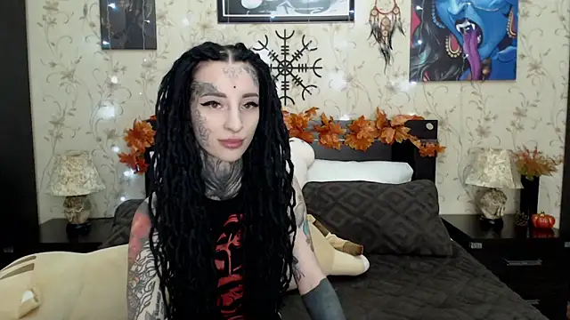 Snapshot of Velvetbat chatting on 10.24.25 Velvetbat online show from 10.24.25