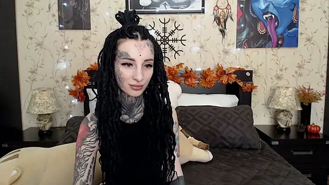 Snapshot of Velvetbat chatting on 10.25.25 Velvetbat online show from 10.25.25