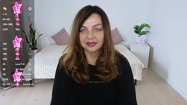 Snapshot of Nika_Light chatting on 10.17.25 Nika Light online show from 10.17.25