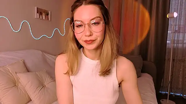 Lilo Sims online show from 10.07.25