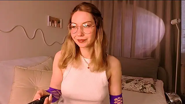 Lilo Sims online show from 10.15.25