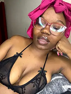 YummyMelanin117 online show from 11.26.25