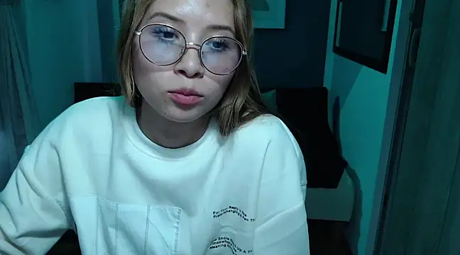 Snapshot of Fiorellaa_delsd chatting on 03.19.25 Fiorellaa delsd online show from 03.19.25