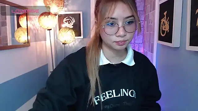 Snapshot of Fiorellaa_delsd chatting on 10.07.25 Fiorellaa delsd online show from 10.07.25