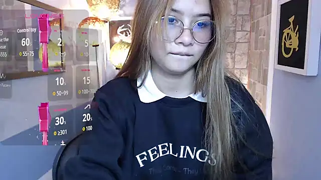 Snapshot of Fiorellaa_delsd chatting on 10.21.25 Fiorellaa delsd online show from 10.21.25