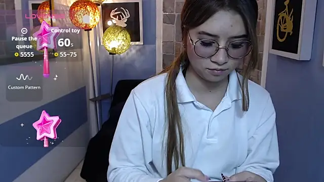 Snapshot of Fiorellaa_delsd chatting on 10.22.25 Fiorellaa delsd online show from 10.22.25