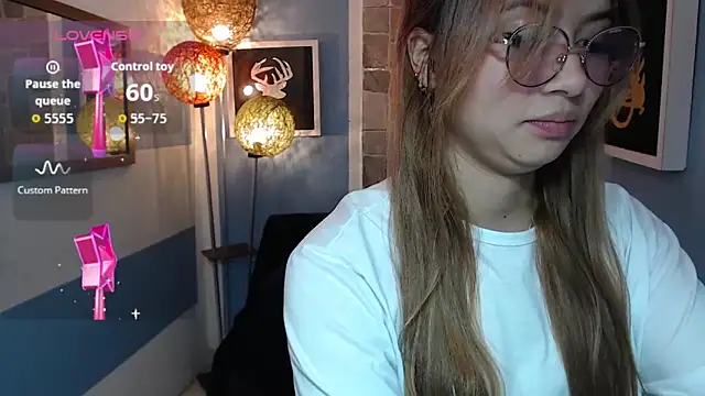 Snapshot of Fiorellaa_delsd chatting on 10.28.25 Fiorellaa delsd online show from 10.28.25