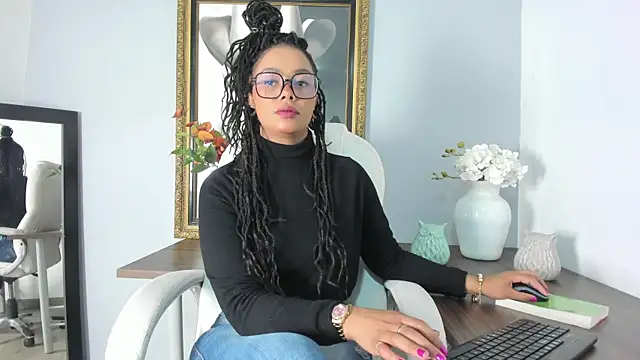 Snapshot of andrea_xoe_ chatting on 03.19.25 andrea xoe  online show from 03.19.25