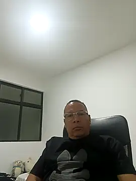 Snapshot of OrionStone chatting on 03.21.25 OrionStone online show from 03.21.25
